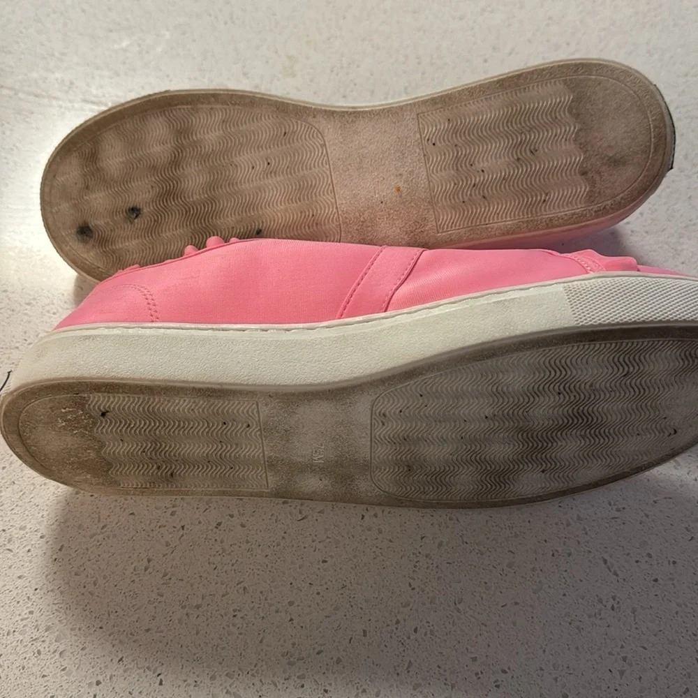 🍍 Kate Spade Women Casual Slip On Ruffled Sneakers Lance Neon Pink🍍7.5🍍I2